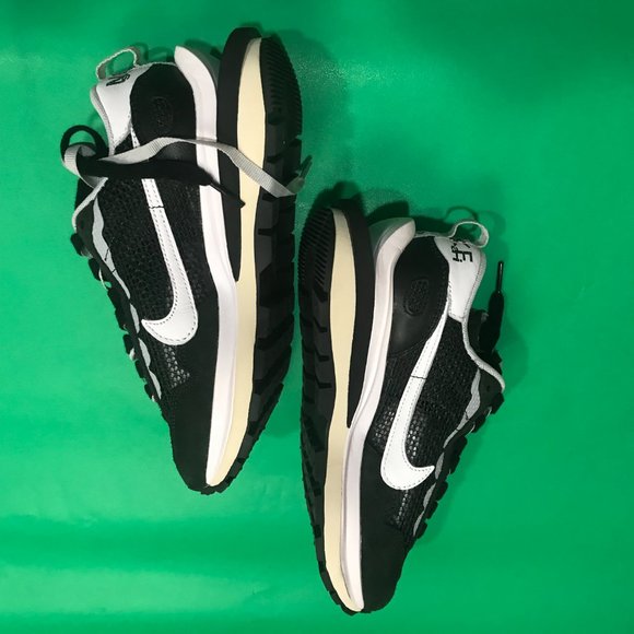 Sacai x Nike VaporWaffle Black and White main image 7